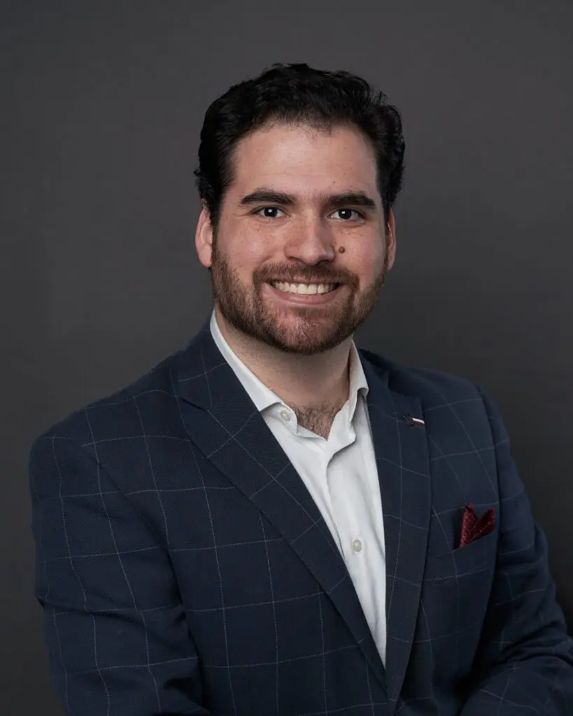 Perfil-Profesional-_63-819x1024